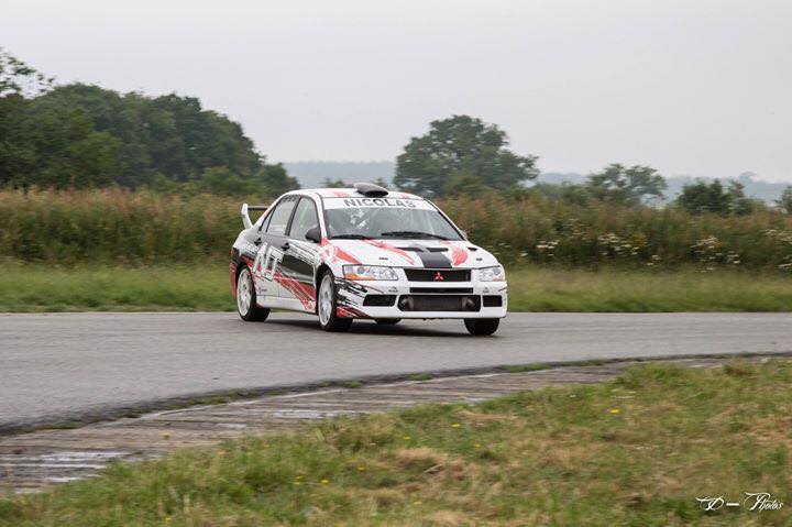 La Mistubishi Lancer EVO 7<br>